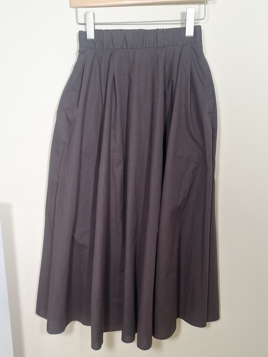 Niko and Dresses & Skirts - niko and... Easy Tuck Flare Midi Skirt Size M